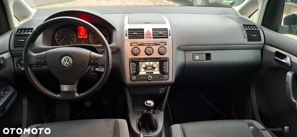 Volkswagen Touran - 6