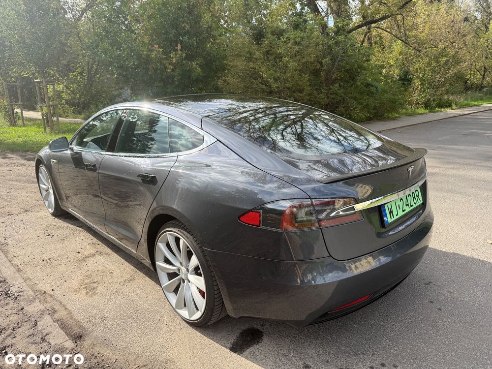 Tesla Model S - 3