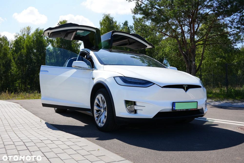Tesla Model X - 3