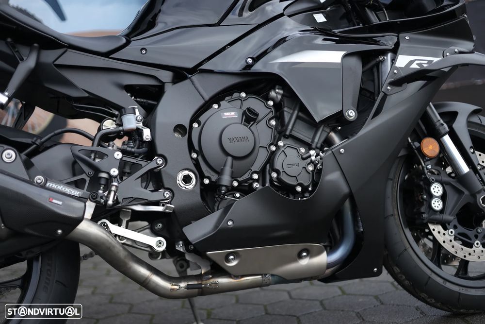 Yamaha YZF R1 2025 BLACK AKRAPOVIC - 16