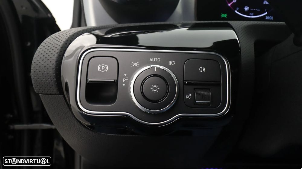 Mercedes-Benz A 250 Limousine e AMG Line - 19