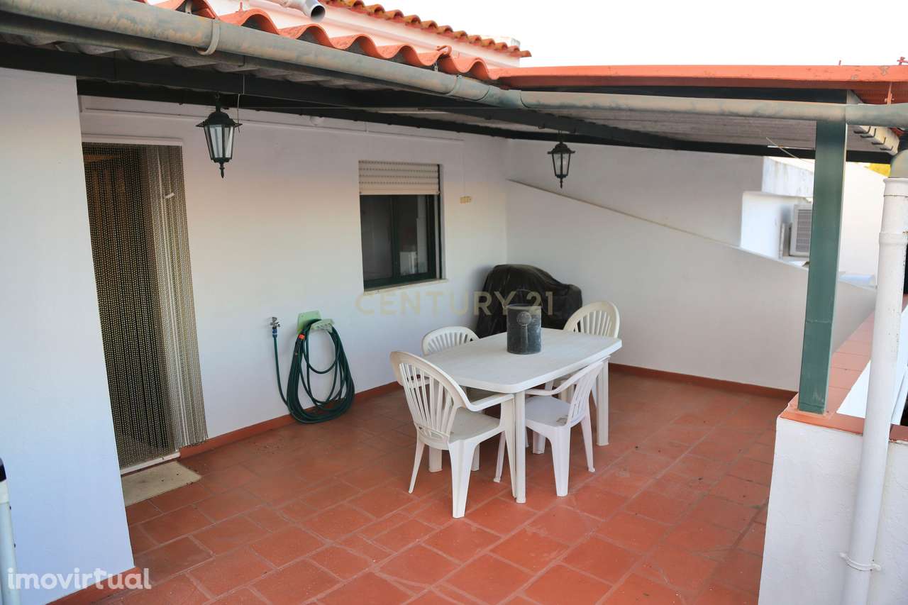 Dois T2 num só investimento - Centro de Campo Maior - Grande imagem: 4/39