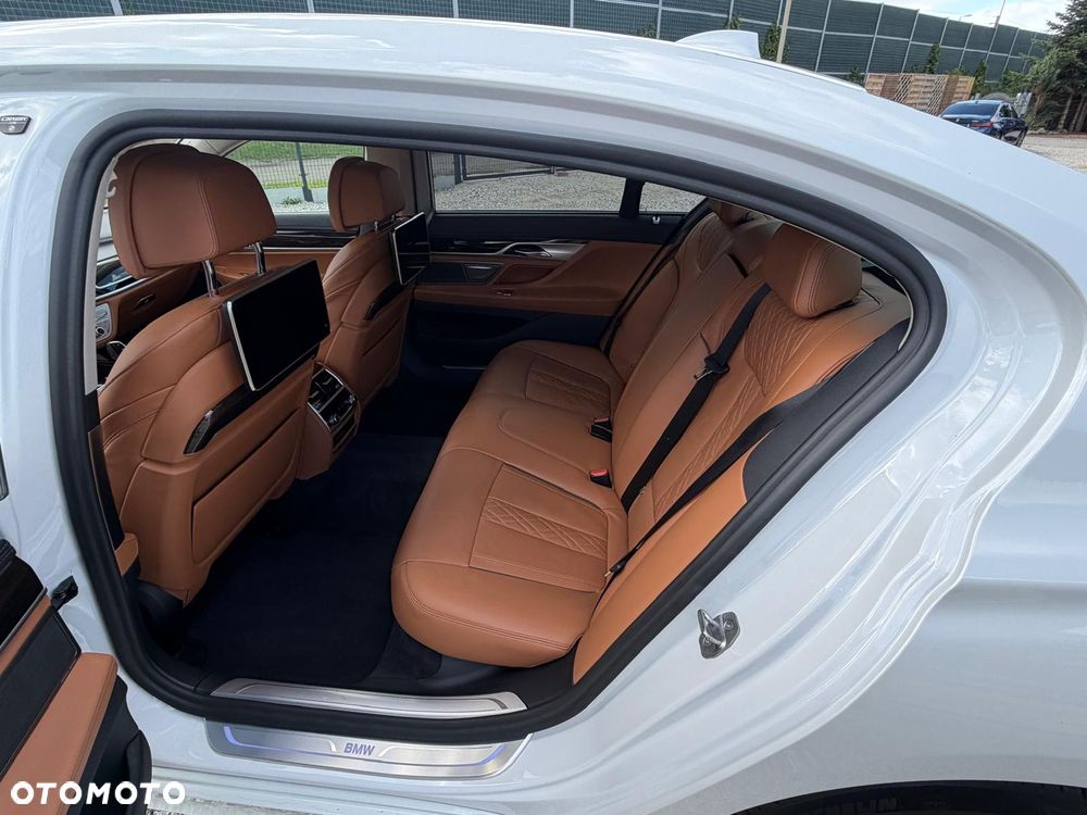 BMW Seria 7 750Li xDrive sport - 15