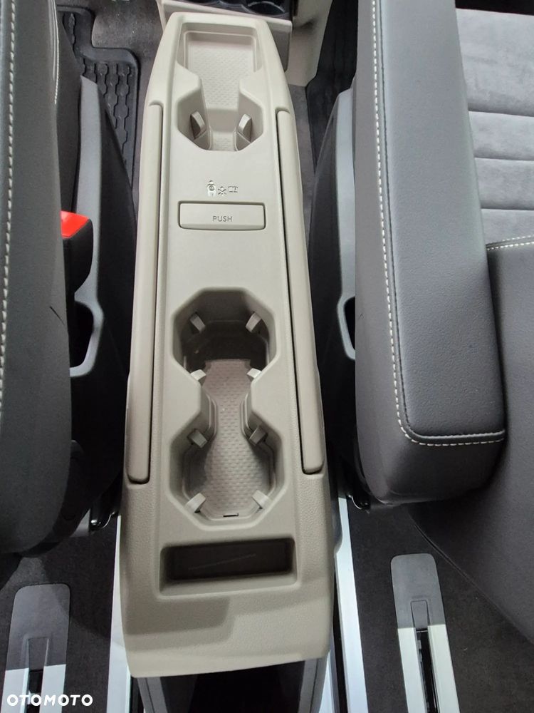 Volkswagen Multivan - 21