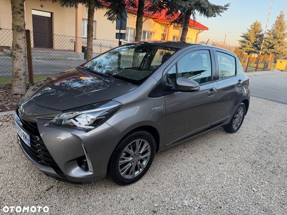 Toyota Yaris Hybrid 100 Terra - 1