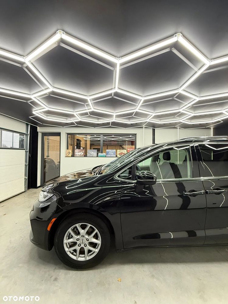 Chrysler Pacifica - 4