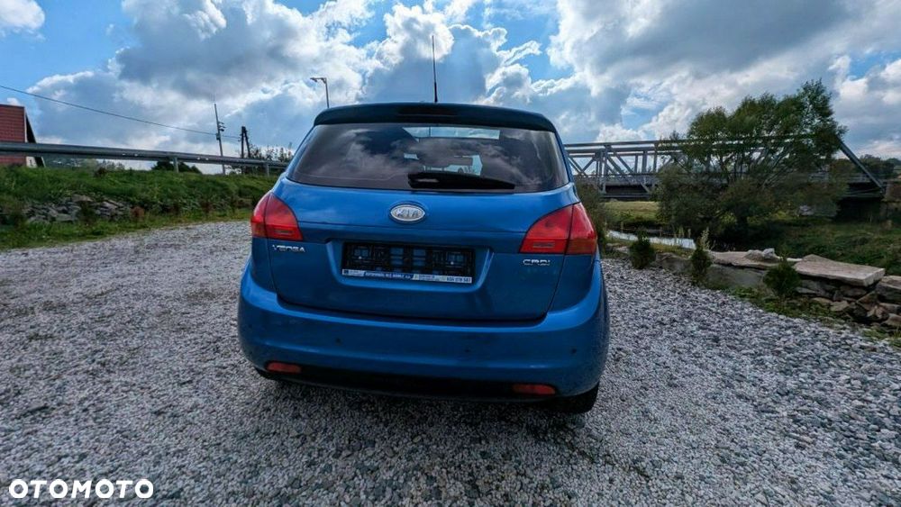 Kia Venga - 11