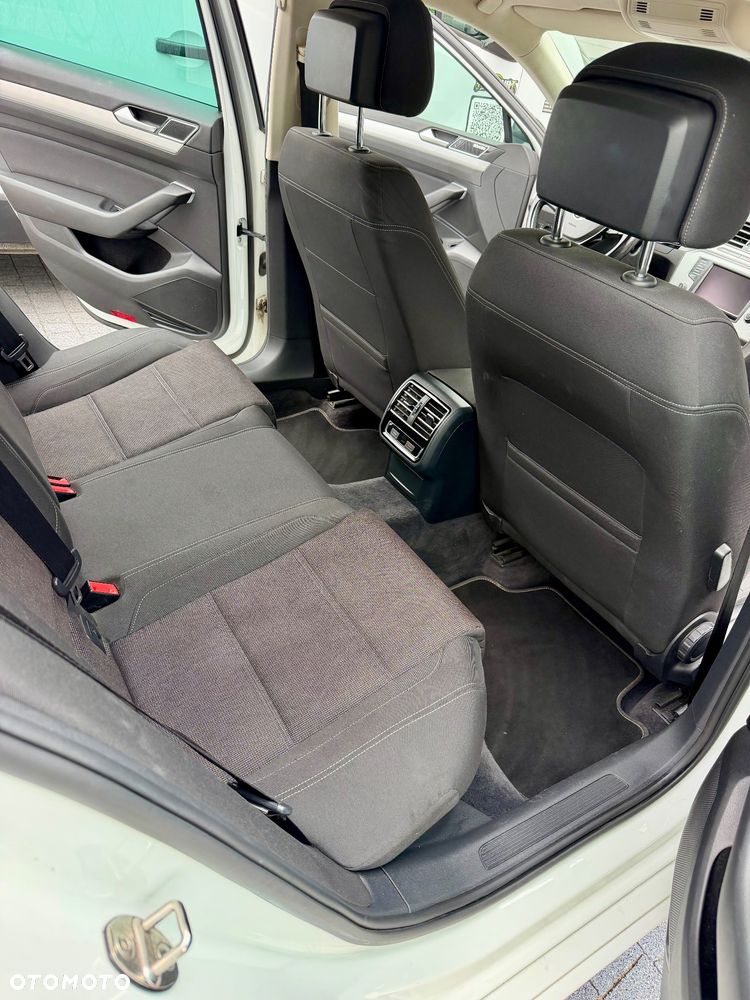 Volkswagen Passat - 24