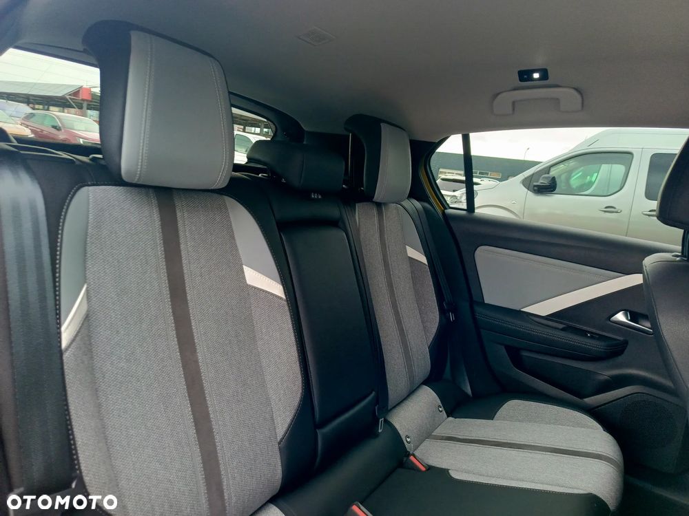 Opel Astra 1.2 T Elegance S&S - 19