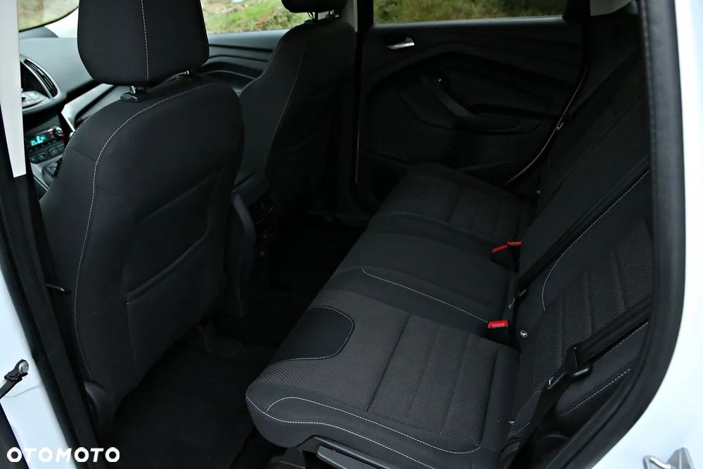 Ford Kuga 2.0 TDCi 2x4 Titanium - 29
