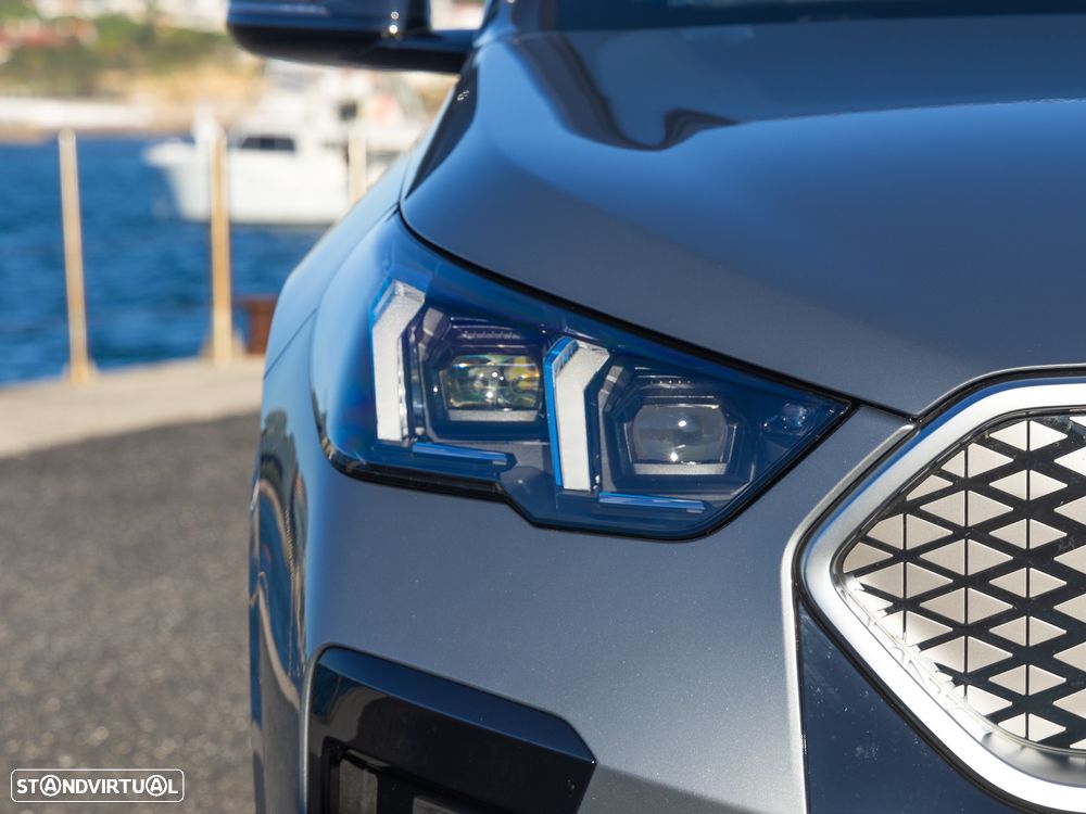 BMW iX2 eDrive20 Pack Desportivo M - 12