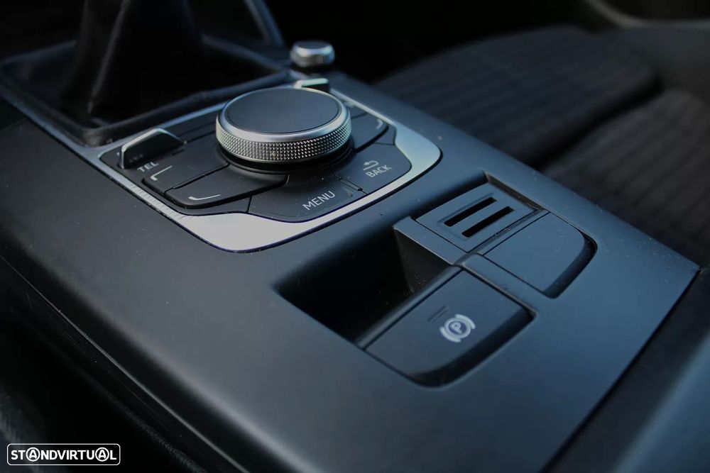 Audi A3 Limousine 1.6 TDI Business Line Attraction Ultra - 30