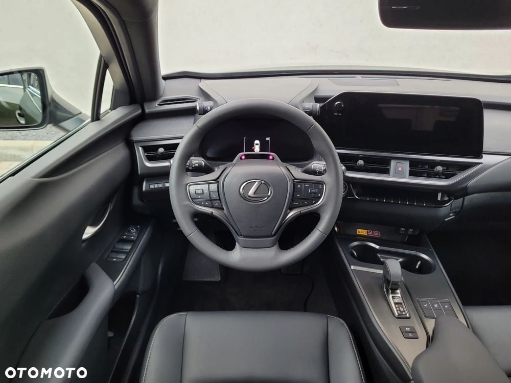 Lexus UX 300h F Sport Design - 11