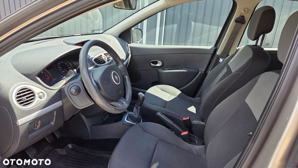 Renault Clio 1.2 16V Authentique - 3