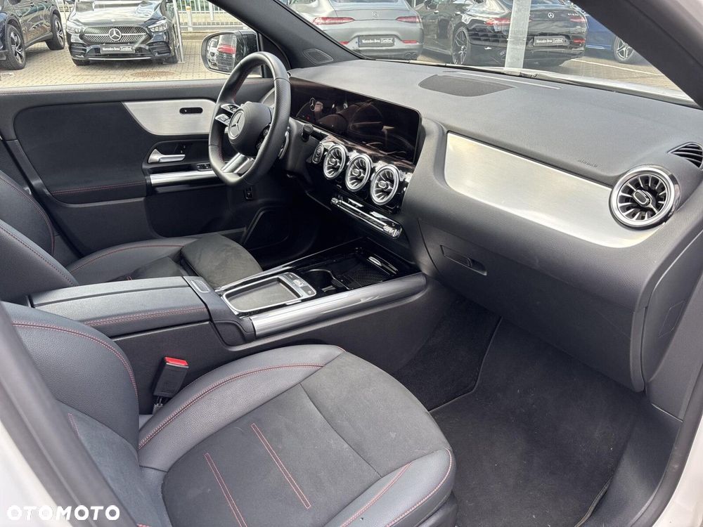 Mercedes-Benz GLA - 14