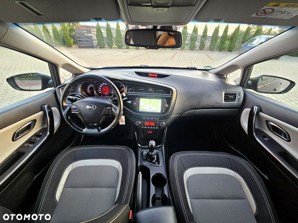Kia Ceed 1.6 GDI ISG Dream-Team Edition - 25