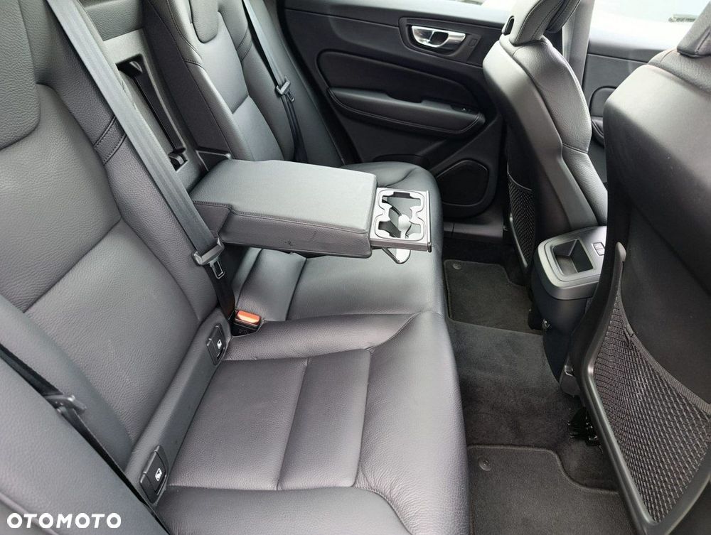 Volvo XC 60 B4 D AWD Plus Bright - 18