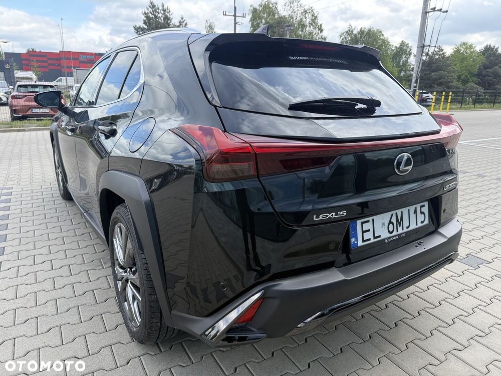 Lexus UX 300h F Sport Design - 7