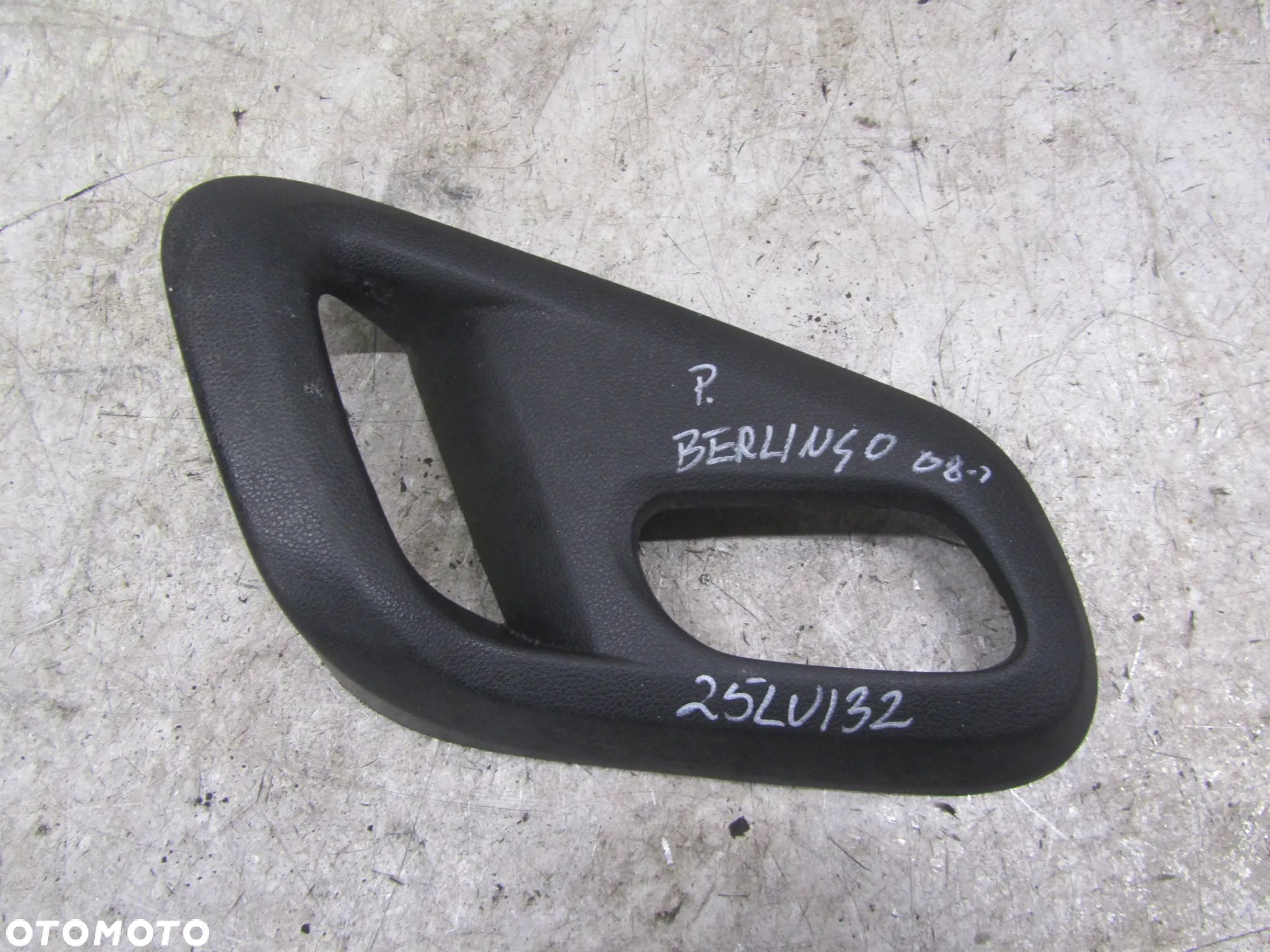 Peugeot Patrner-Berlingo 08->osłona klamki wewnętrzna prawy przód - 1