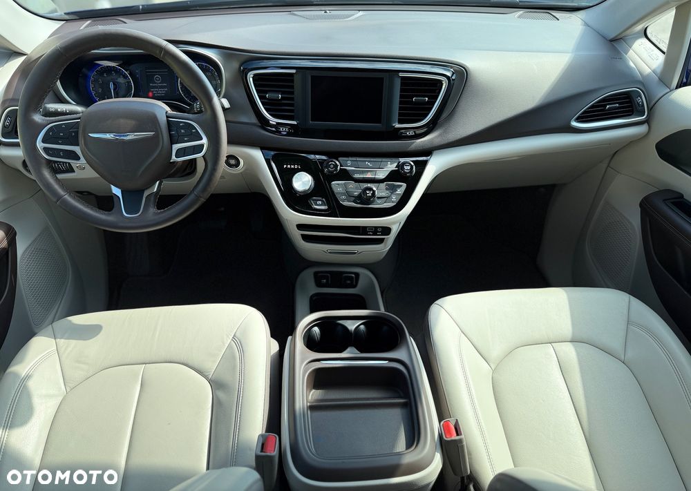 Chrysler Pacifica - 20