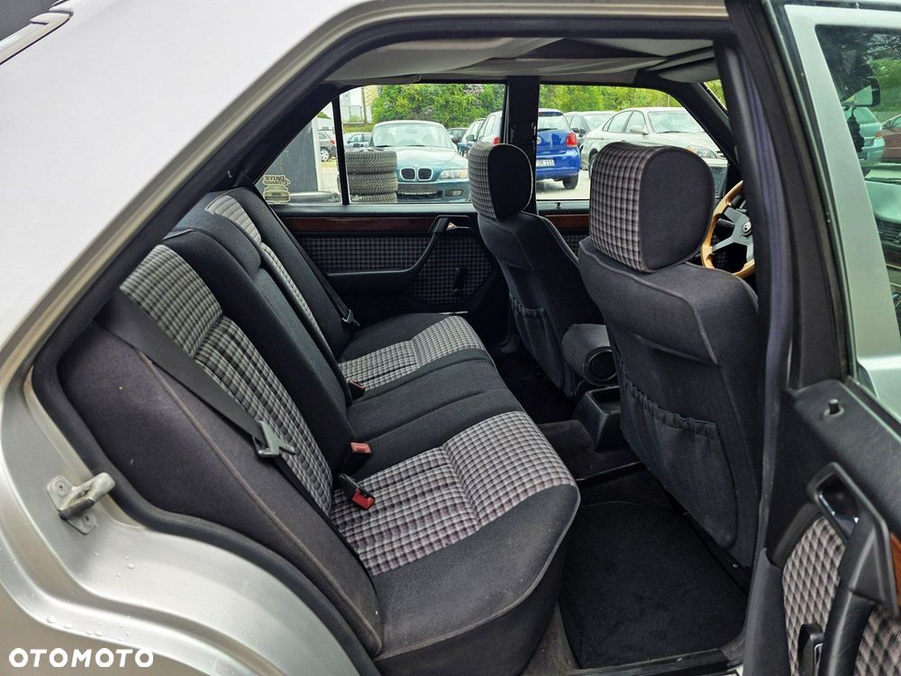 Mercedes-Benz W124 (1984-1993) - 22