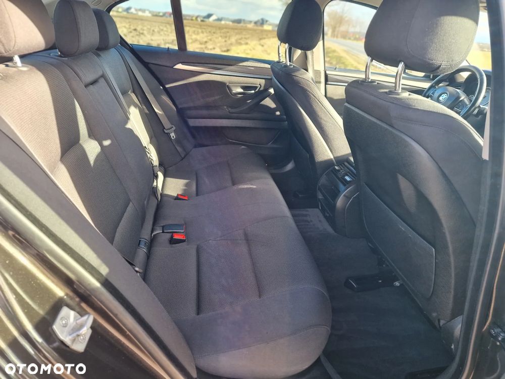 BMW Seria 5 518d - 25