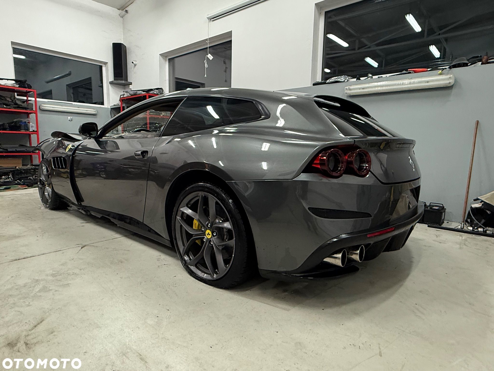 Ferrari GTC4Lusso - 1