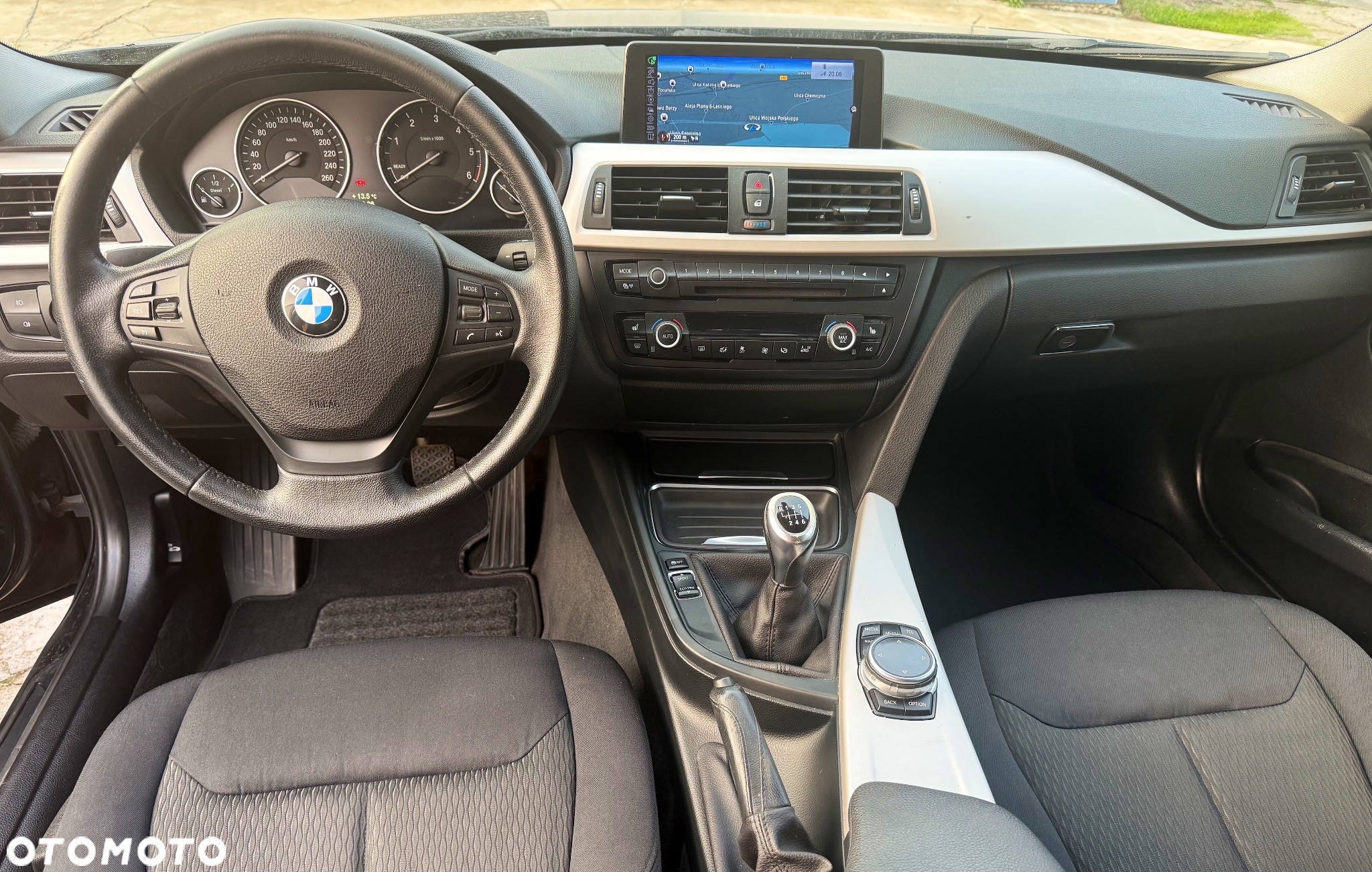 BMW Seria 3 318d xDrive Touring - 10
