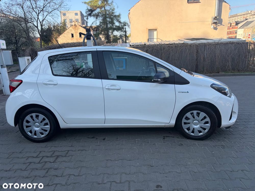 Toyota Yaris Hybrid 100 Active EU6 - 3