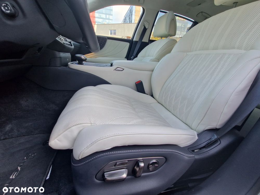Lexus LS 500h Prestige AWD - 18