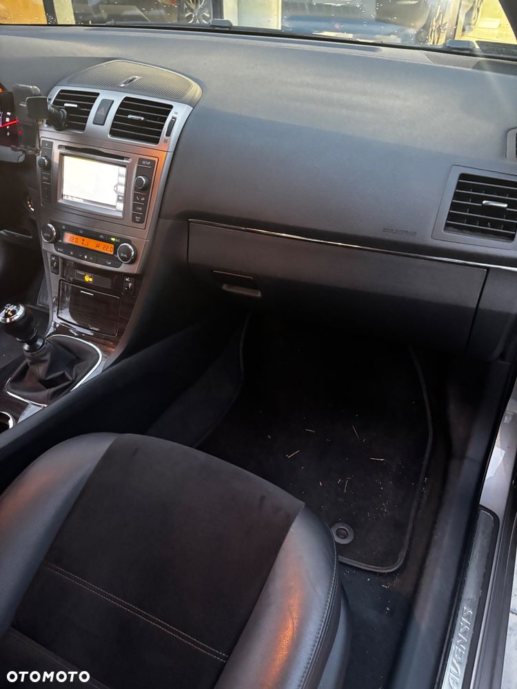 Toyota Avensis - 13