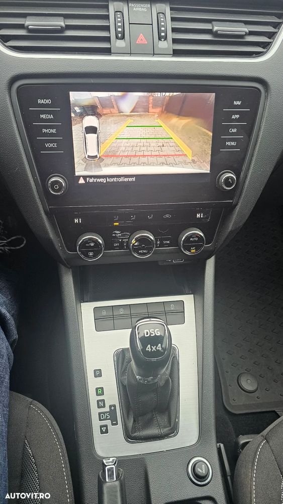 Skoda Octavia Combi 2.0 TDI DSG 4X4 Style - 9