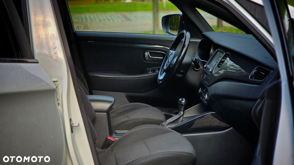 Kia Carens 1.7 CRDi Business Line 7os 7DCT - 16