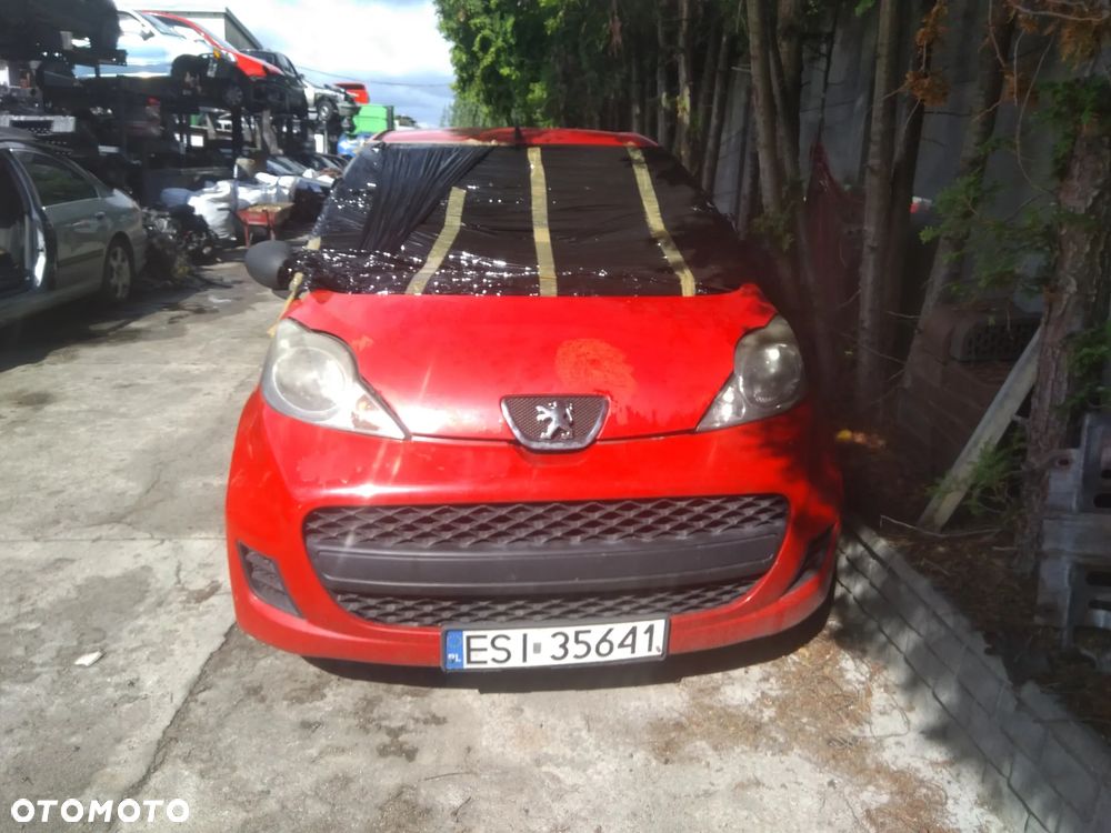 Auto na części - Peugeot 107 68 KM benzyna 2005 Silnik Skrzynia Drzwi Maska Klapa Błotnik Zderzak Lampa Szyba Klamka Lusterko Deska Kokpit - 2