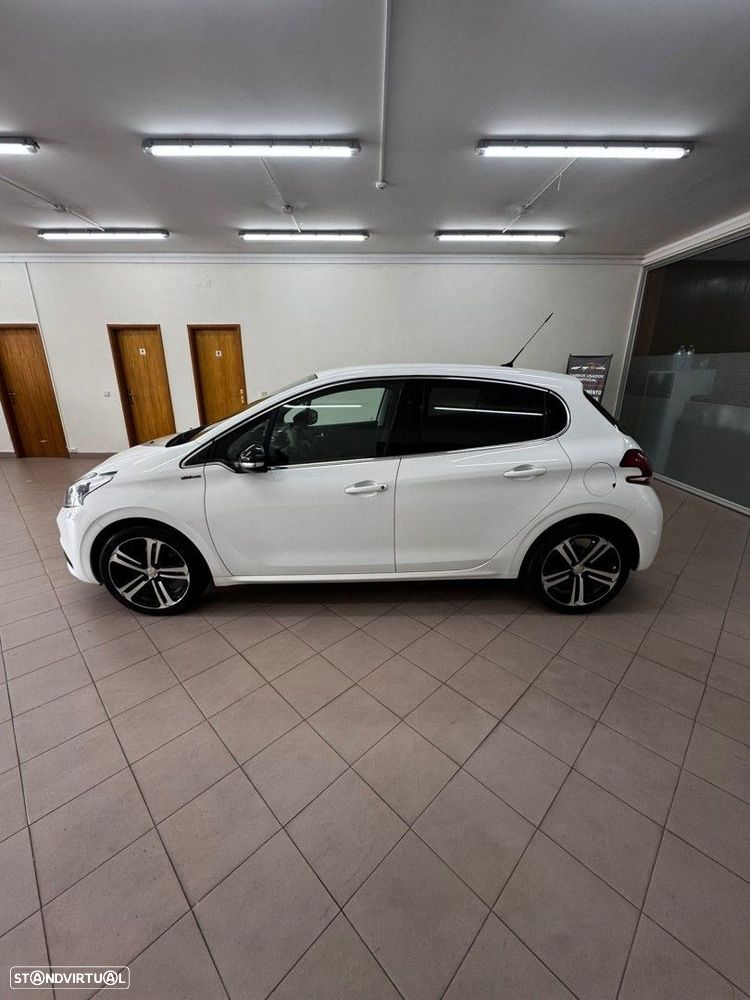 Peugeot 208 1.2 PureTech GT Line - 9