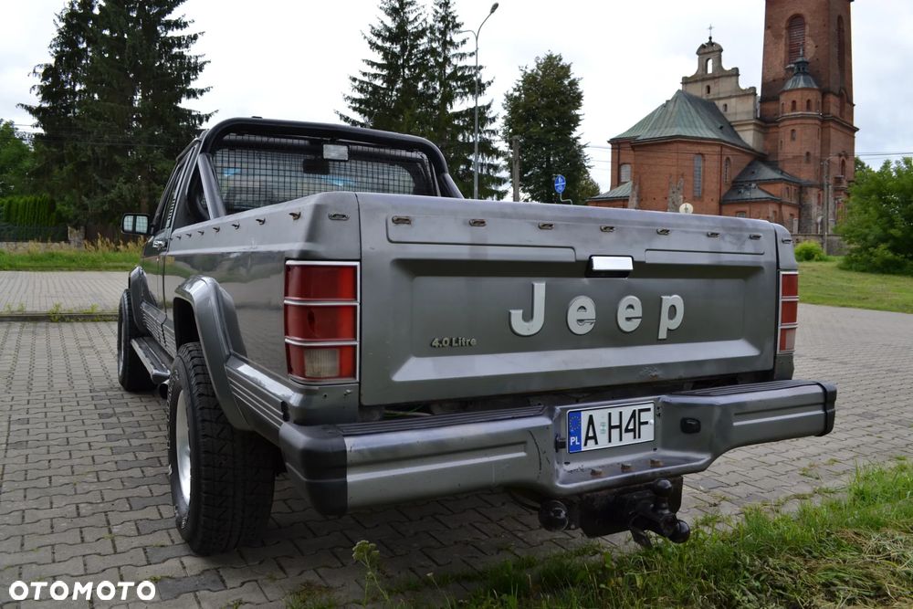 Jeep Comanche - 10