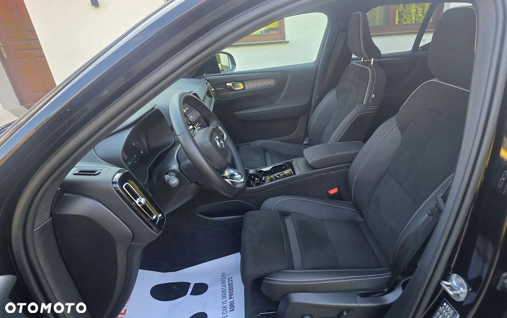 Volvo XC 40 B4 Plus Black Edition - 23