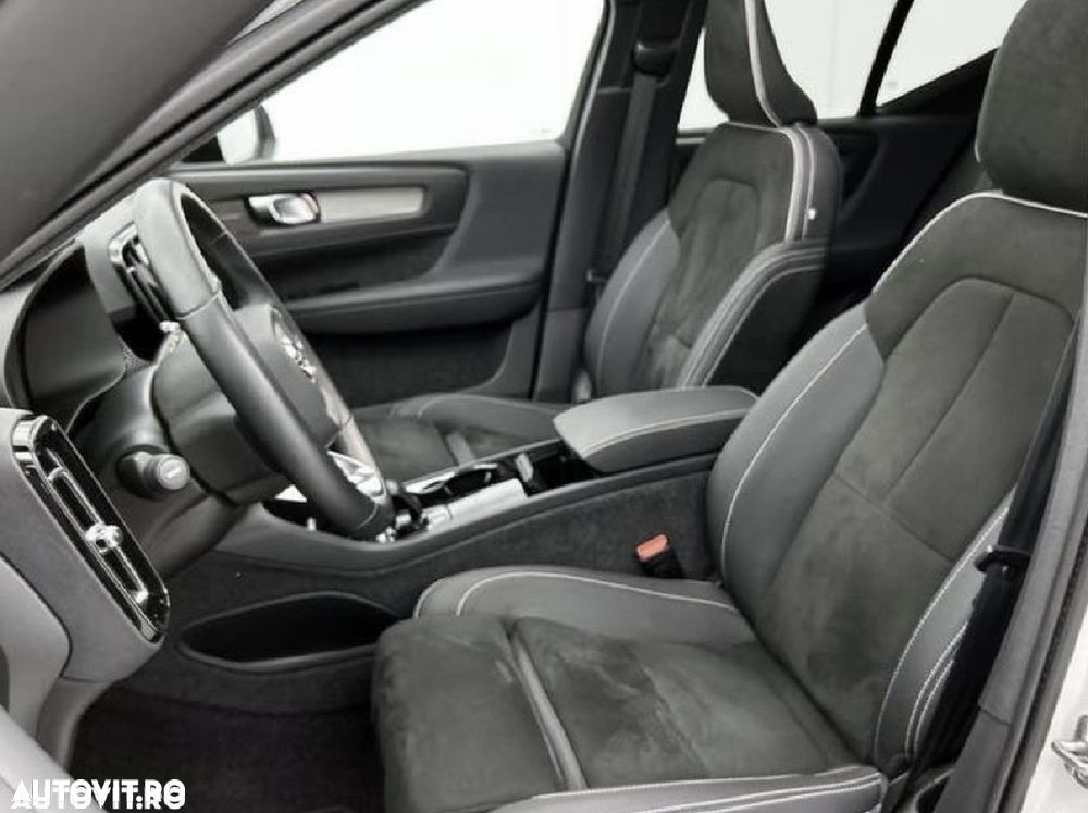 Volvo XC 40 Recharge Twin Motor AWD Plus - 11