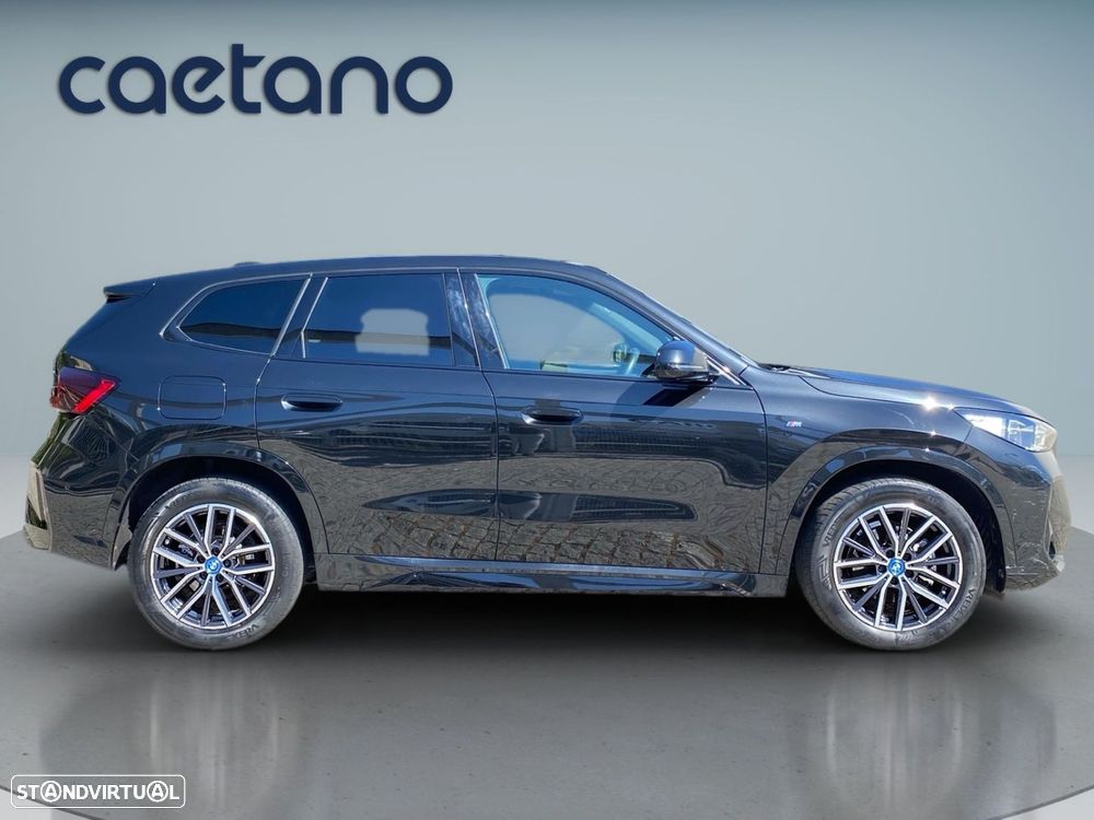 BMW iX1 eDrive20 Pack Desportivo M - 21