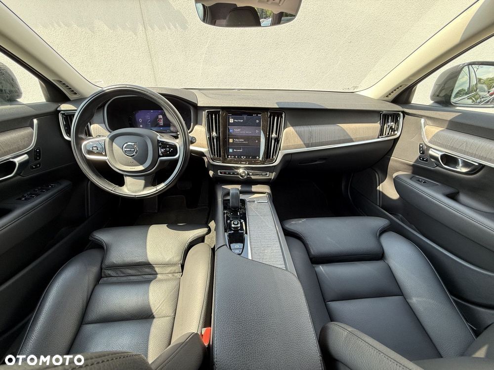 Volvo V90 Cross Country - 12