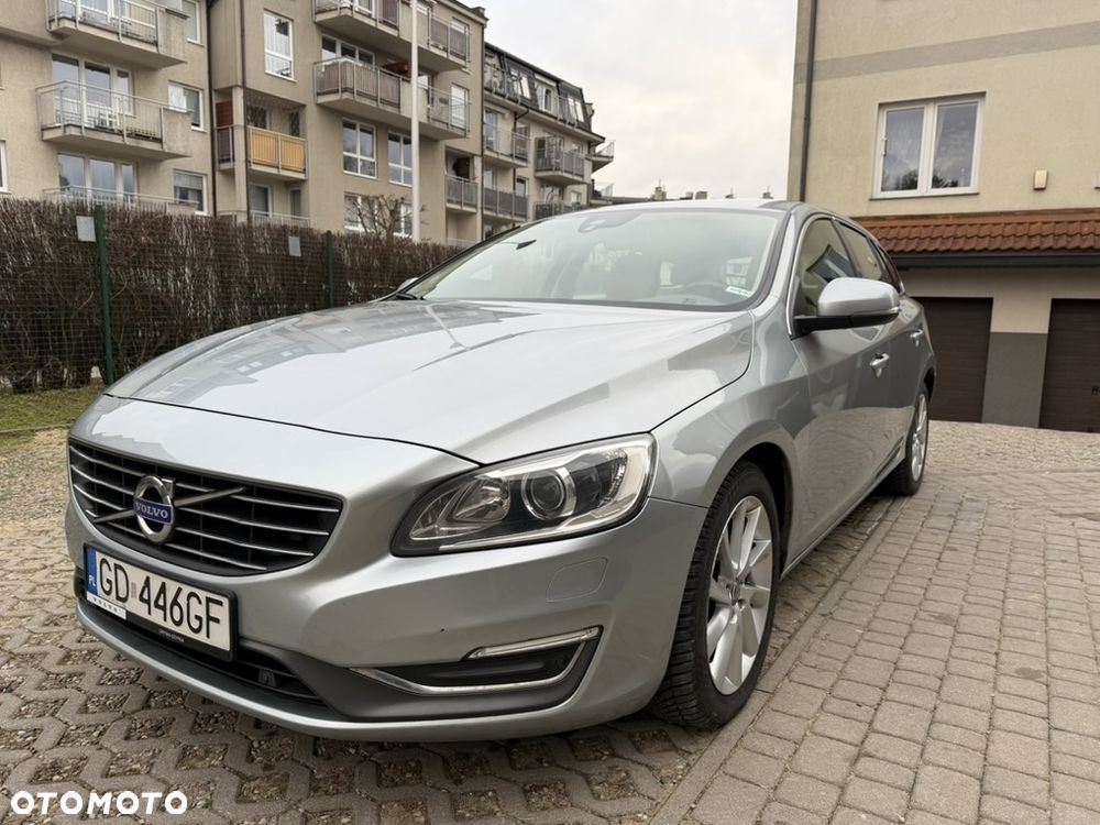 Volvo V60 T4 Summum - 1