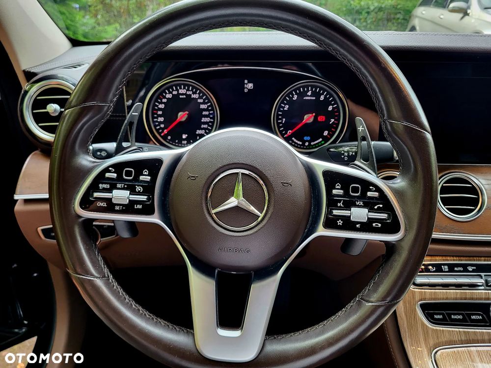 Mercedes-Benz Klasa E 200 Exclusive - 25