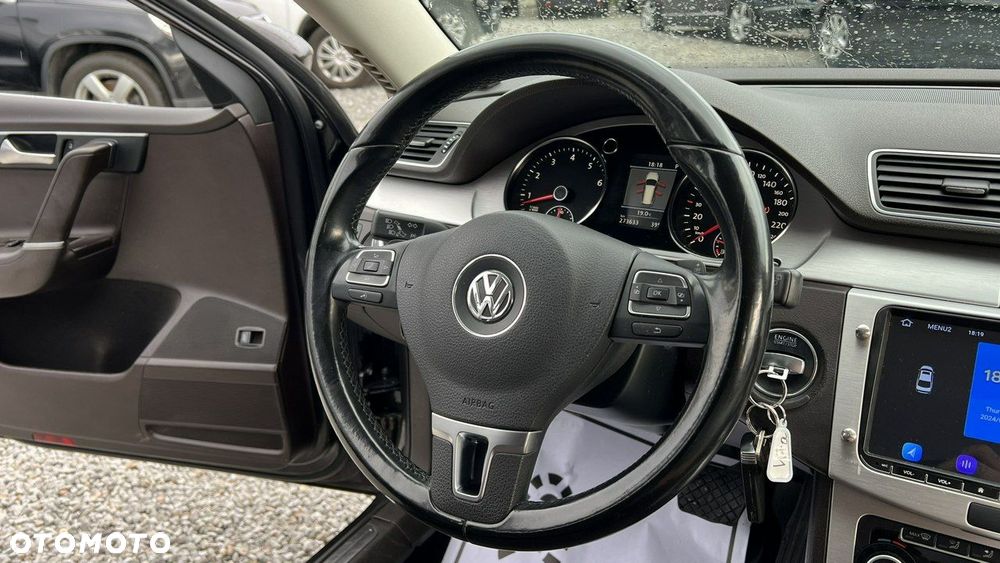 Volkswagen Passat - 27