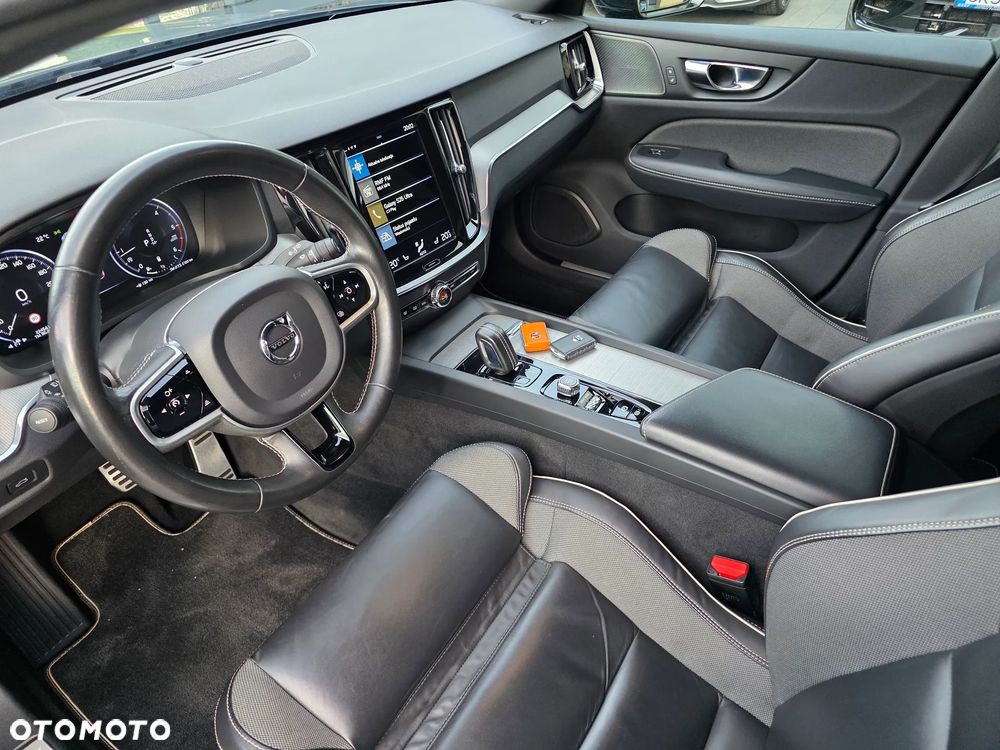 Volvo V60 D4 R-Design - 24