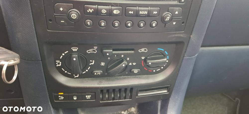 Peugeot 1007 1,4 b 2005 na części - 9