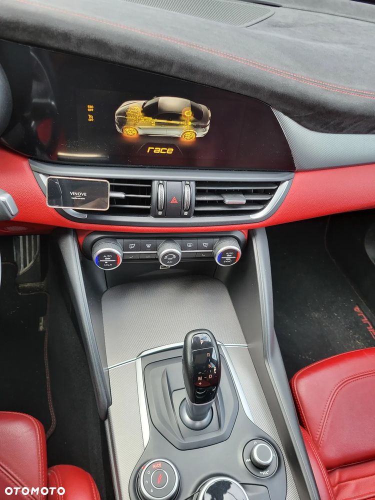 Alfa Romeo Giulia 2.0 Turbo 16V AT8-Q4 Veloce Ti - 38