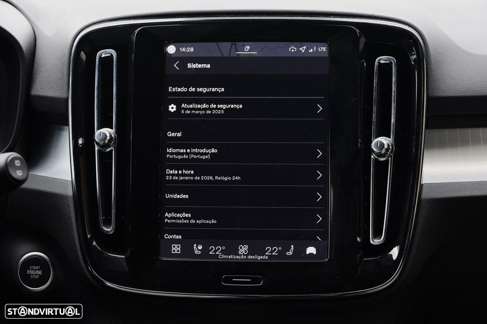 Volvo XC 40 2.0 B3 Plus Dark - 29