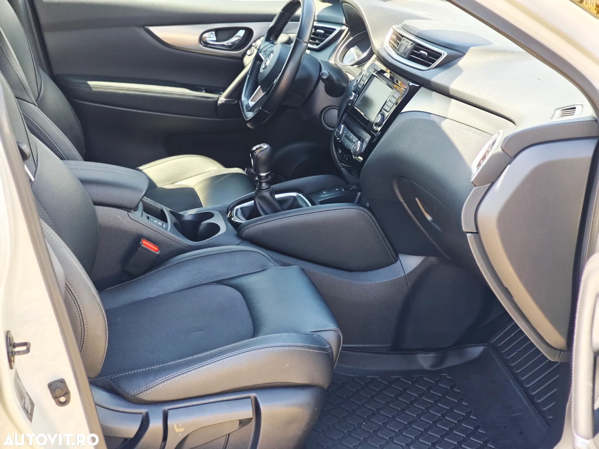 Nissan Qashqai 1.3 DIG-T N-CONNECTA - 6