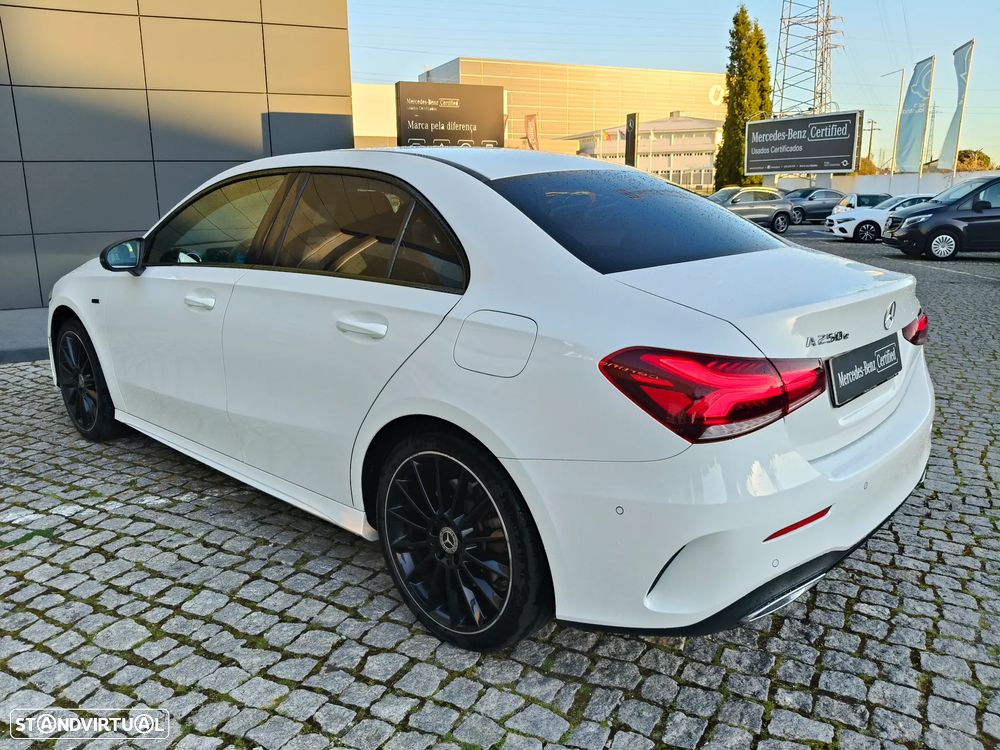 Mercedes-Benz A 250 Limousine e AMG Line - 11