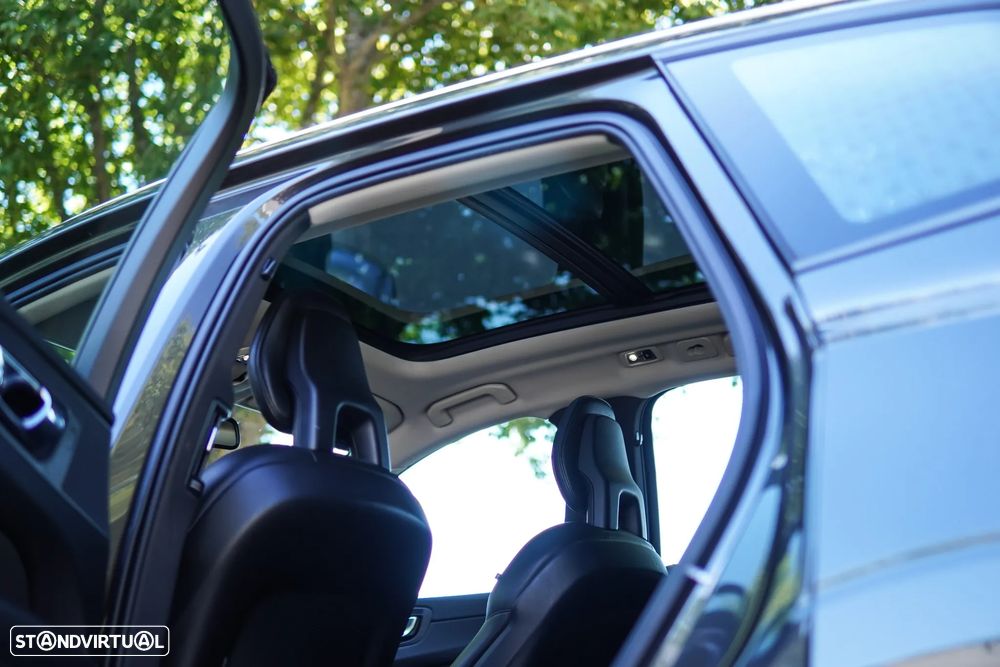 Volvo XC 60 2.0 T8 PHEV Momentum Plus AWD - 31